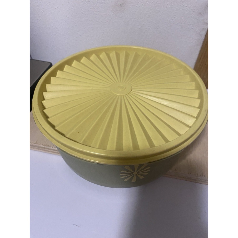 vintage tupperware Harvest Green With Yellow Top - Picture 2 of 6